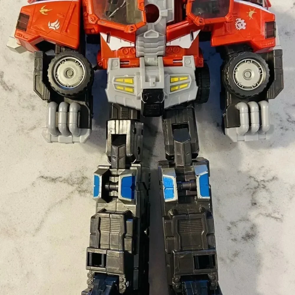 2004 Transformer Hasbro Cyzertron Optimus Prime Collectable